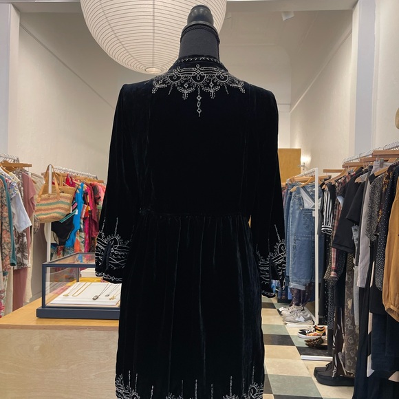 Johnny Was black velvet embroidered dress size XS - Picture 9 of 12